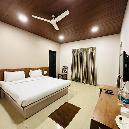 Hotel Grand Indu, 3 Star Kolhápur Exteriér fotografie
