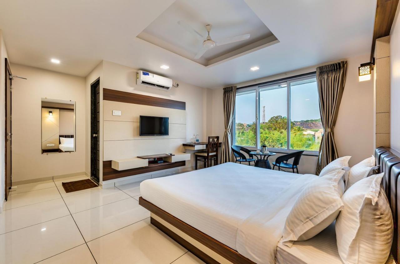 Hotel Grand Indu, 3 Star Kolhápur Exteriér fotografie