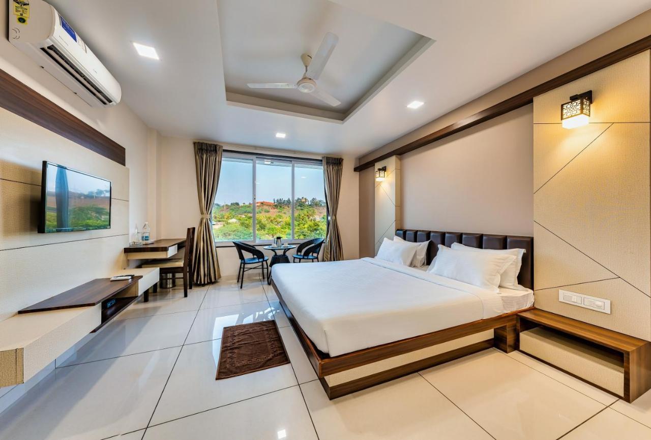 Hotel Grand Indu, 3 Star Kolhápur Exteriér fotografie