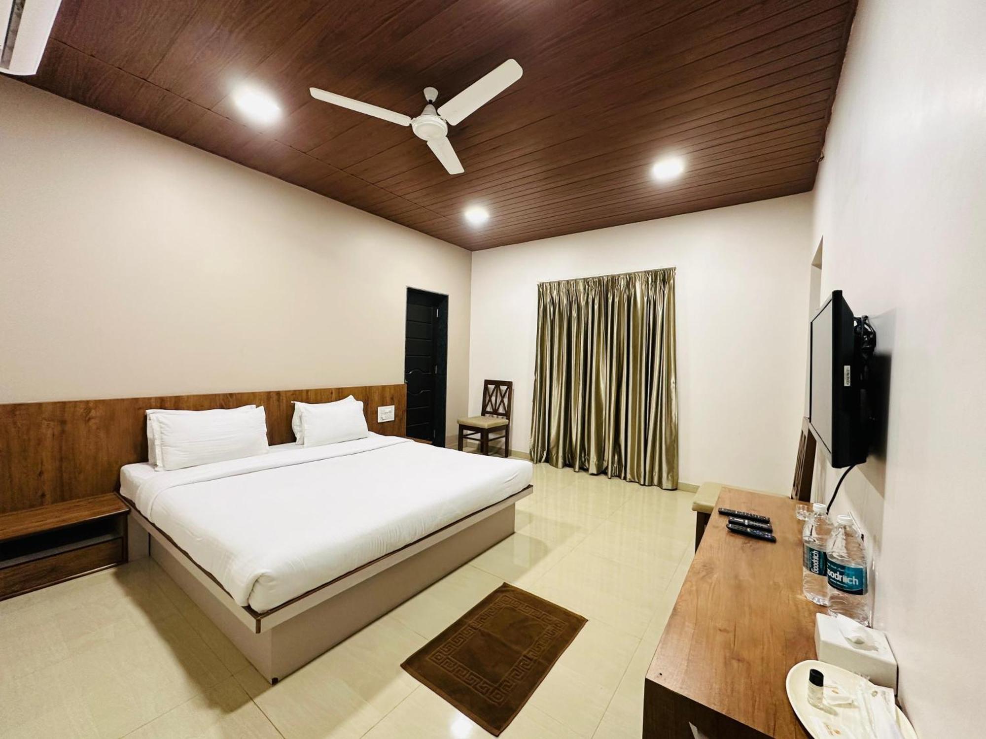 Hotel Grand Indu, 3 Star Kolhápur Exteriér fotografie