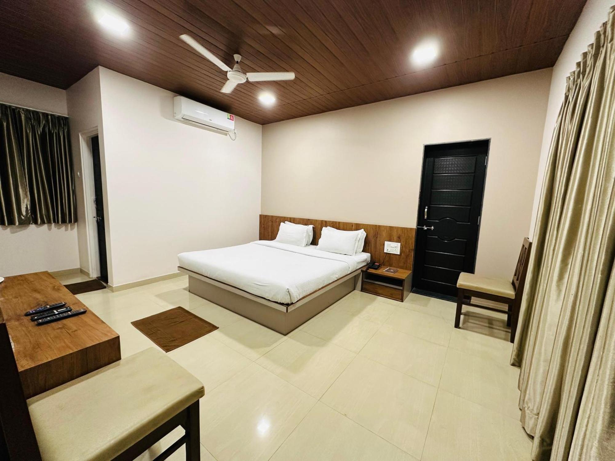 Hotel Grand Indu, 3 Star Kolhápur Exteriér fotografie